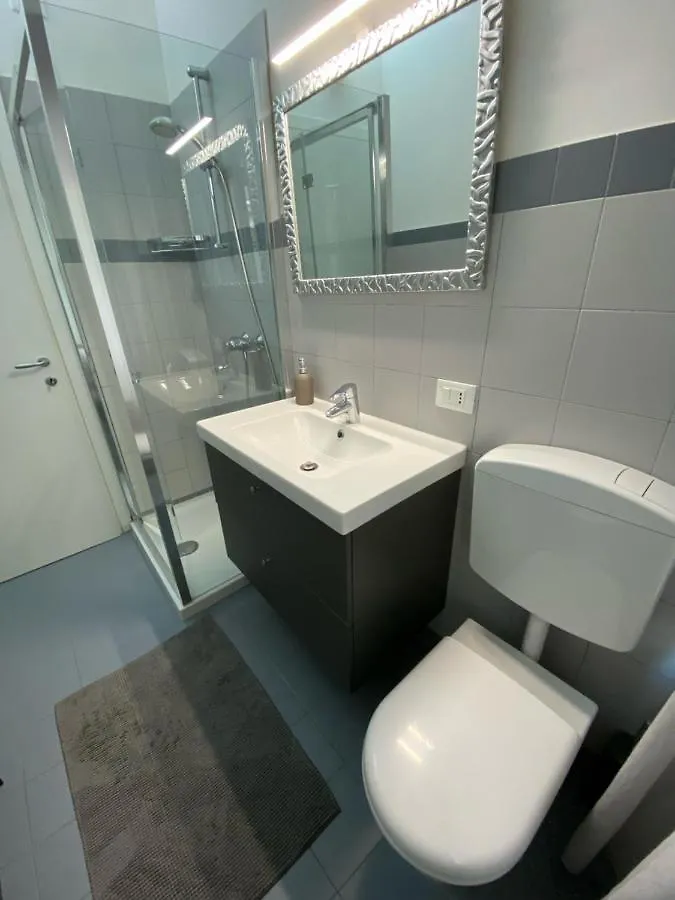 Delle Rose Rooms Verona 3*,  İtalya